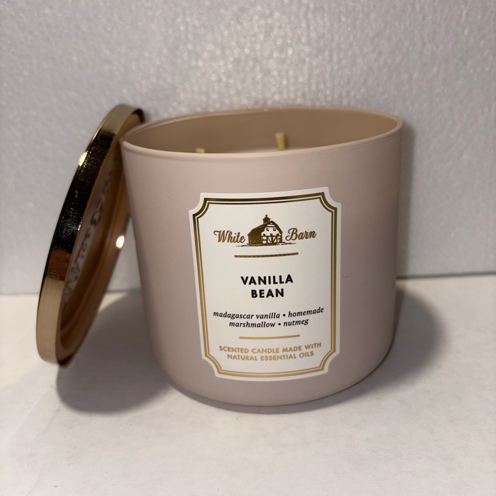 Bath and Body Works (White Barn)-Vanilla Bean Candle